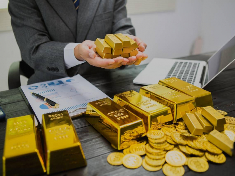 金價1年半漲5成，2025年還能飆？3000美元大關不是幻想文！00878、00713...他用股息換黃金，1策略穩著賺